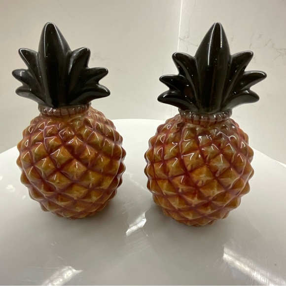 Tommy Bahama Pineapple Salt & Pepper Shakers - Picture 5 of 8